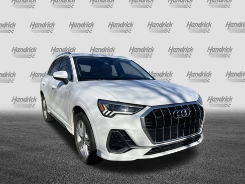 Used 2023 Audi Q3 2.0T Premium w/ Convenience Package image 2