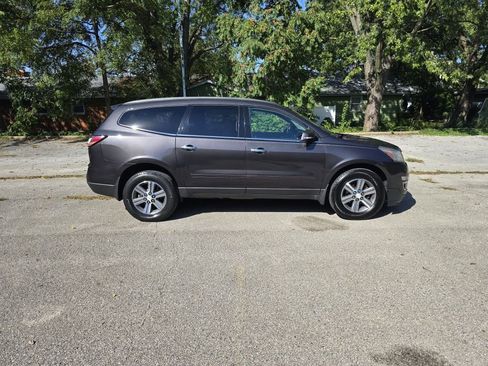 Used 2015 Chevrolet Traverse LT image 2