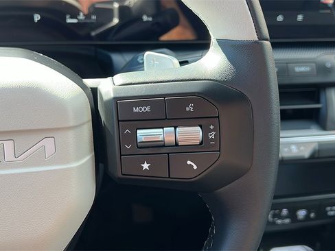 New 2025 Kia K4 GT-Line image 18