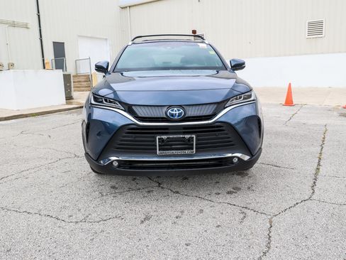 Certified 2024 Toyota Venza XLE AWD/4WD image 14