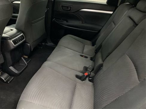 Used 2019 Toyota Highlander LE AWD/4WD image 11