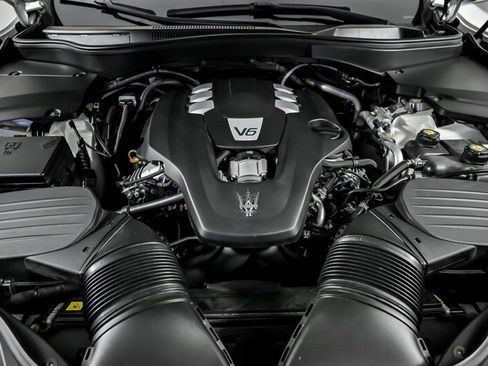 Used 2018 Maserati Levante image 15