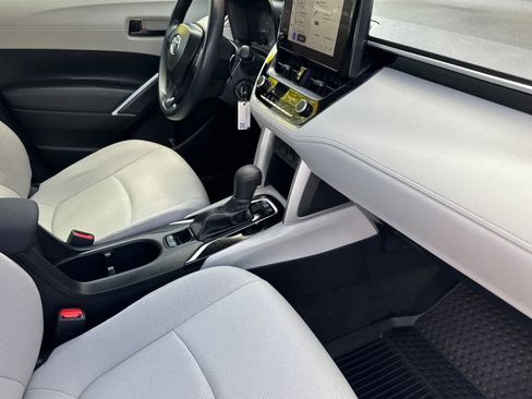 Certified 2024 Toyota Corolla Cross L image 17