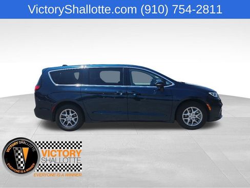 Certified 2023 Chrysler Pacifica Touring-L FWD image 32