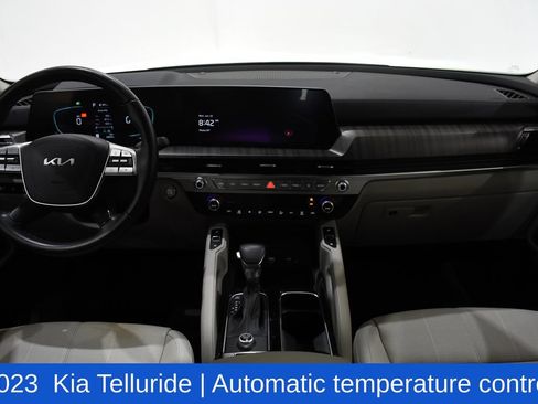Used 2023 Kia Telluride EX w/ EX Captain's Chair Package FWD image 8