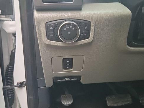 Used 2019 Ford F250 XLT w/ XLT Premium Package AWD/4WD image 12