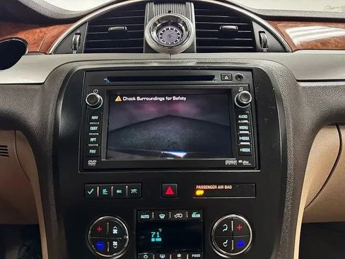 Used 2011 Buick Enclave CXL FWD image 20
