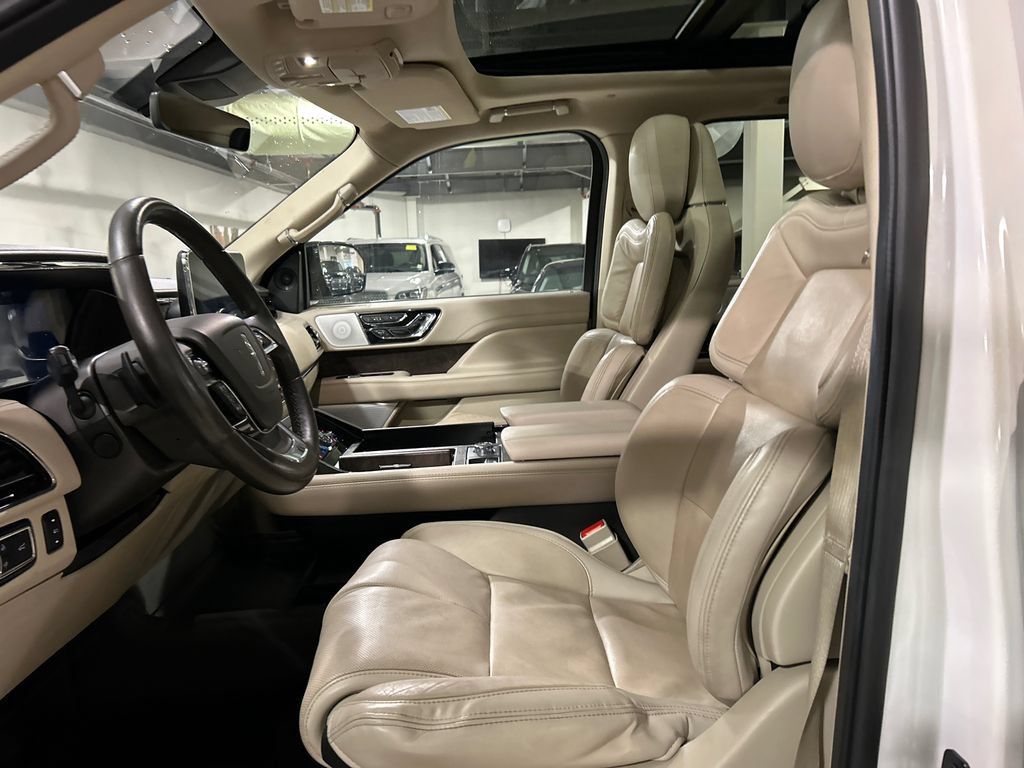 Used 2021 Lincoln Navigator Reserve w/ Luxury Package AWD/4WD image 11
