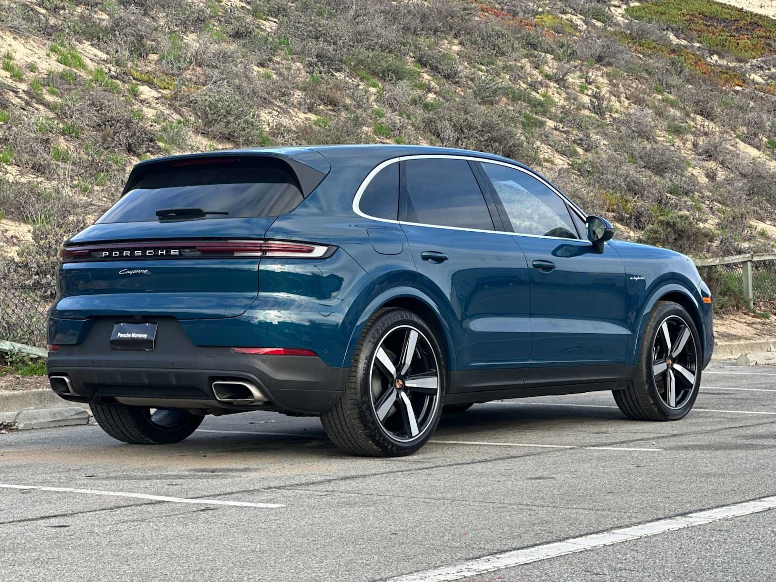 Certified 2025 Porsche Cayenne E-Hybrid AWD/4WD image 7