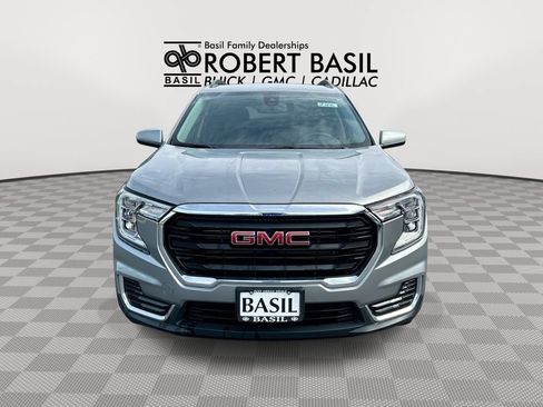 Used 2024 GMC Terrain SLE AWD/4WD image 3