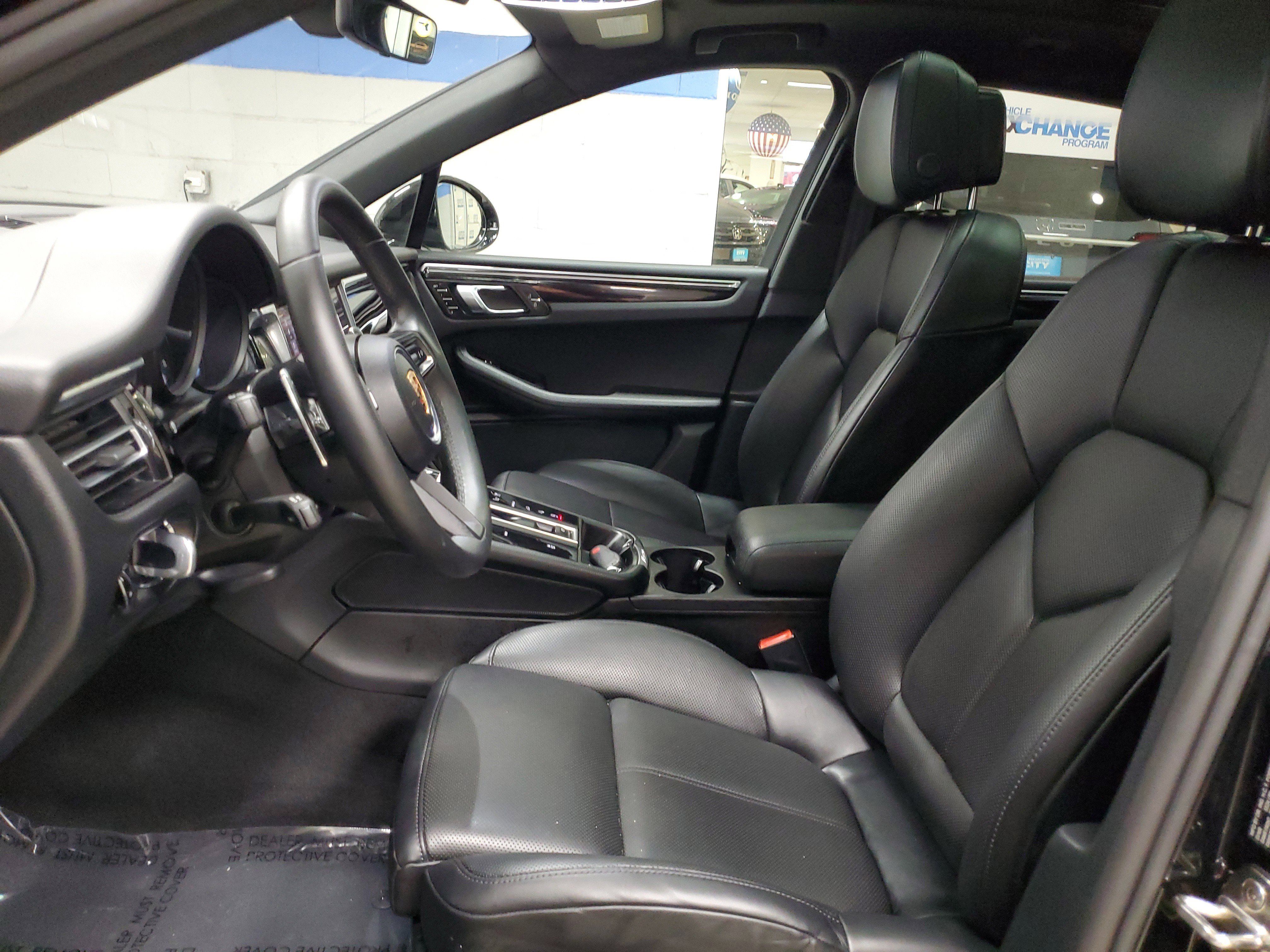Used 2025 Porsche Macan AWD/4WD image 19