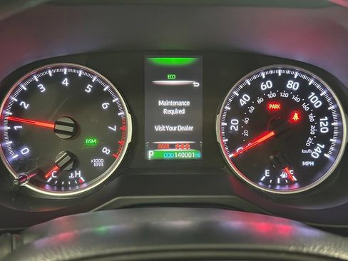 Used 2020 Toyota RAV4 XLE w/ Convenience Package FWD image 5