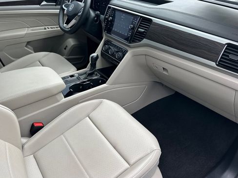 Used 2023 Volkswagen Atlas SE w/ Panoramic Sunroof Package FWD image 17