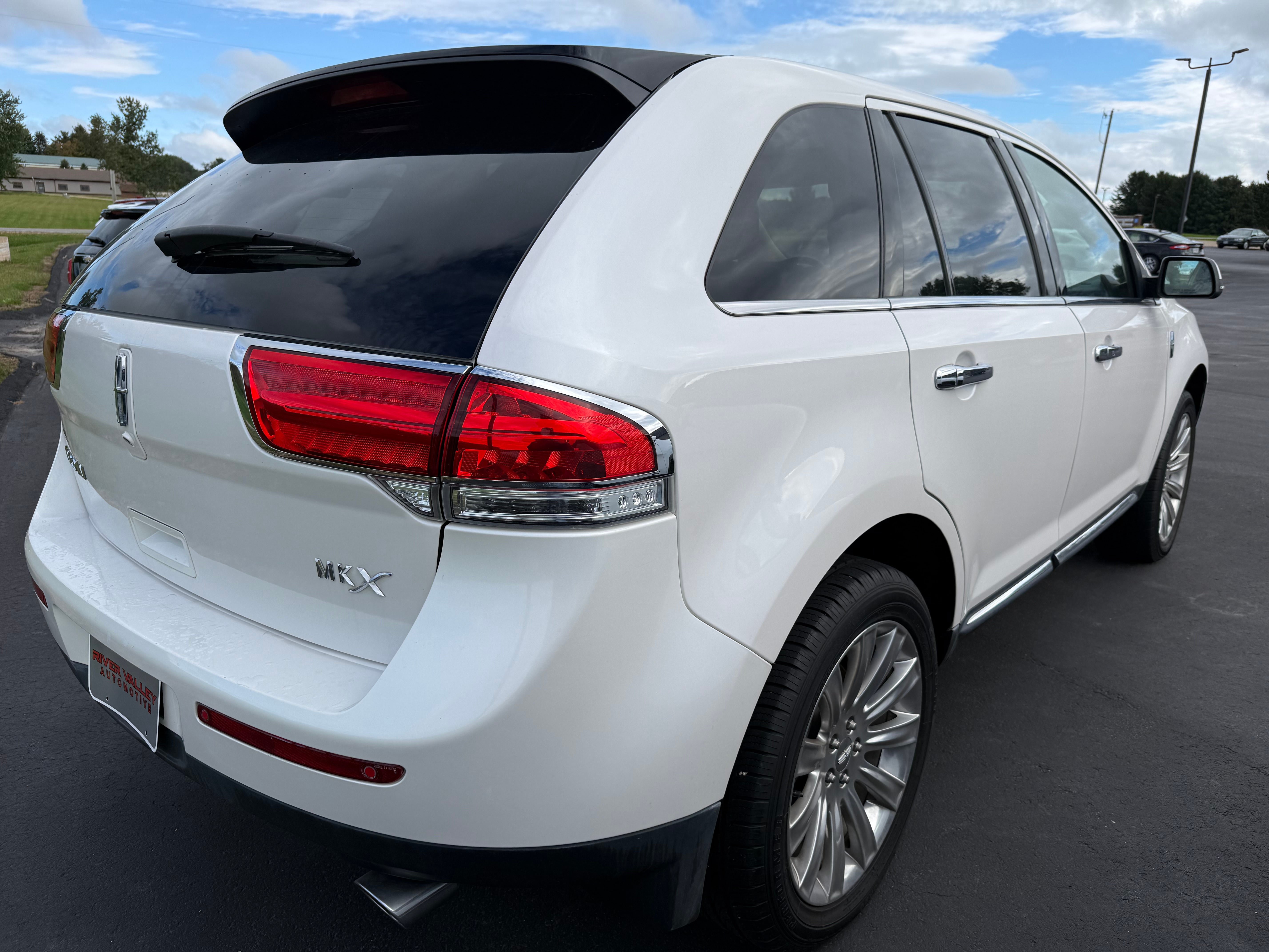 Used 2015 Lincoln MKX FWD w/ Equipment Group 102A image 3
