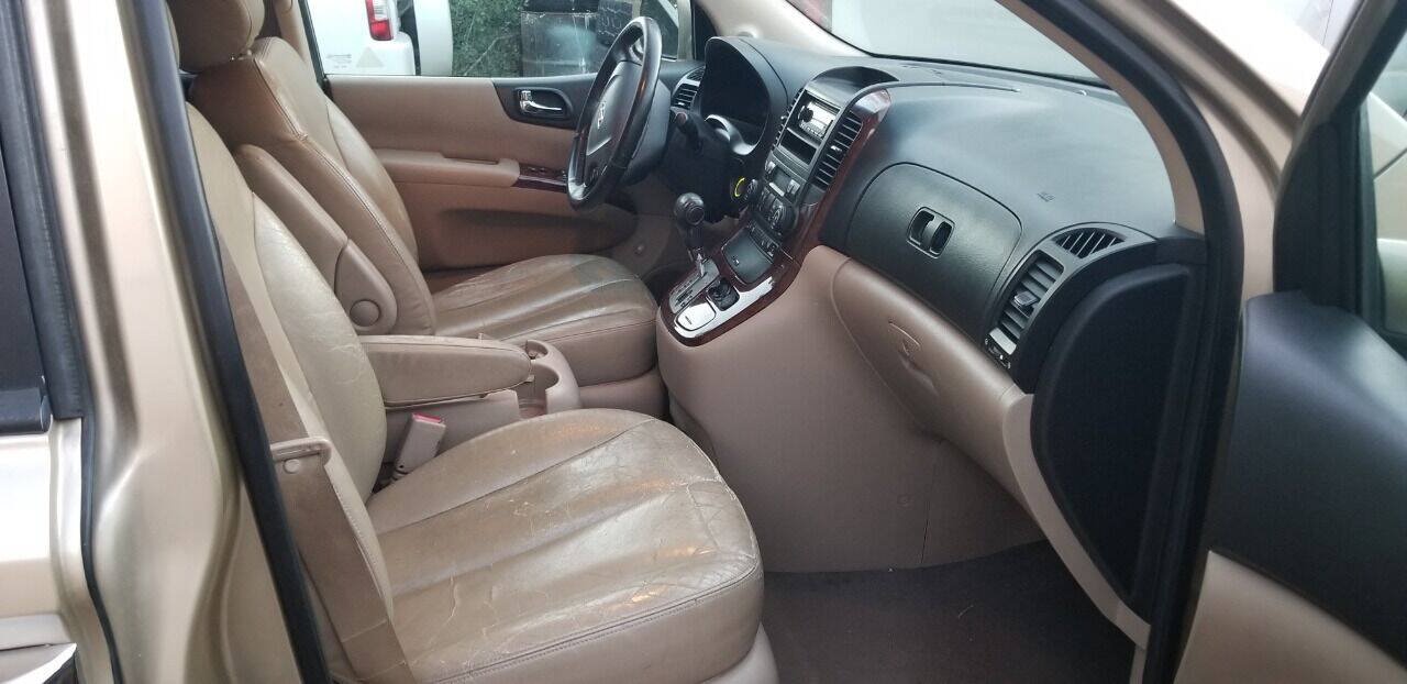 Used 2008 Hyundai Entourage Limited FWD image 7