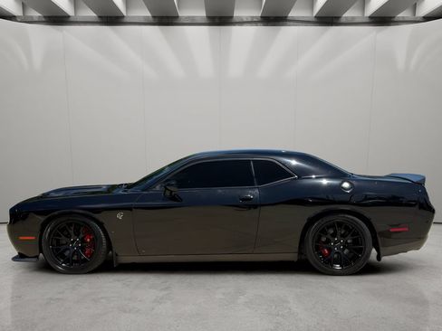 Used 2016 Dodge Challenger SRT Hellcat RWD image 2