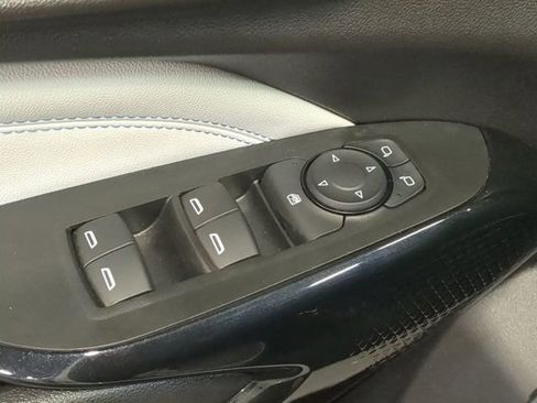 Used 2025 Chevrolet Trax LT w/ LT Convenience Package image 23