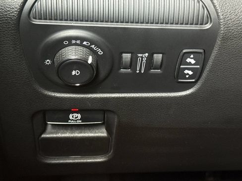 Used 2023 Jeep Wagoneer L Series II AWD/4WD image 40