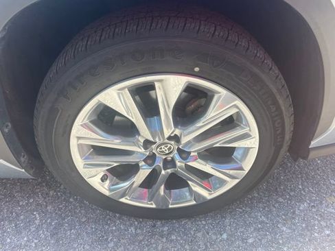 Used 2021 Toyota Highlander Limited FWD image 7