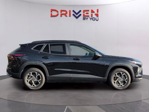 Used 2025 Chevrolet Trax LT w/ Driver Confidence Package image 6