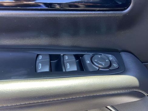 Used 2025 Chevrolet Suburban LT AWD/4WD image 19