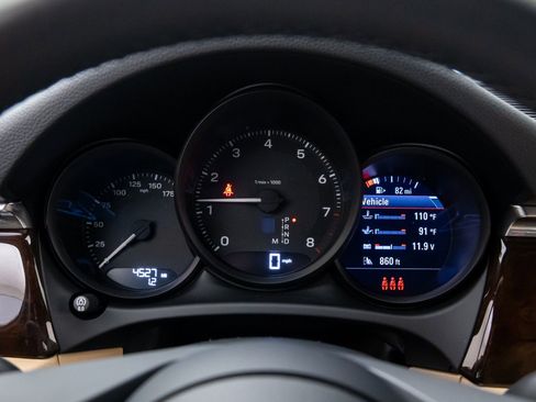 Certified 2025 Porsche Macan image 20