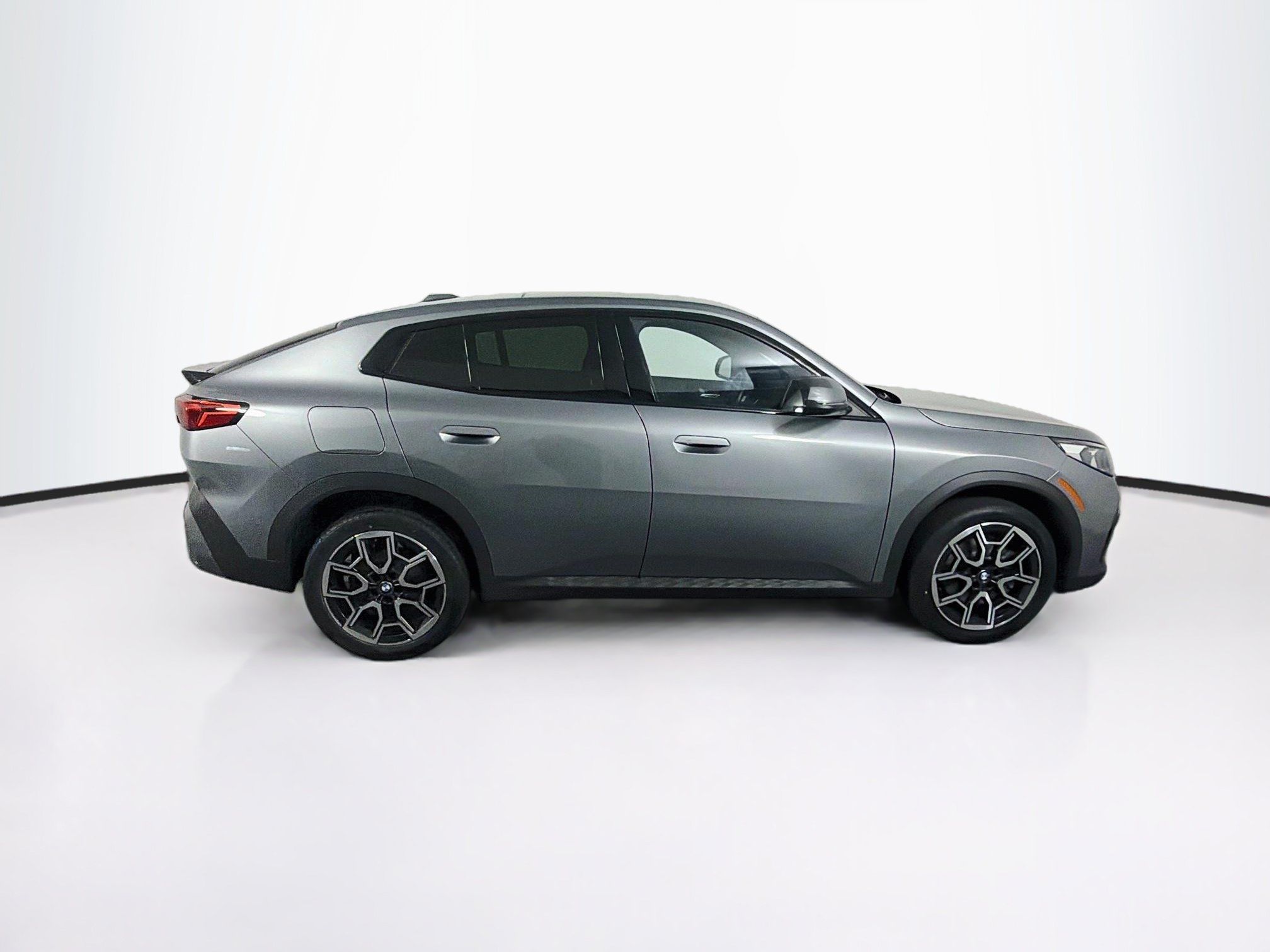 Used 2025 BMW X2 xDrive28i AWD/4WD image 10