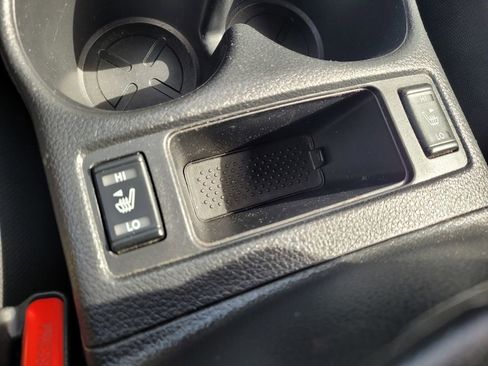 Used 2018 Nissan Rogue SV image 18