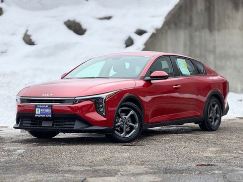 Used 2025 Kia K4 LXS image 1