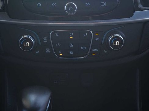 Used 2022 Chevrolet Traverse RS image 23