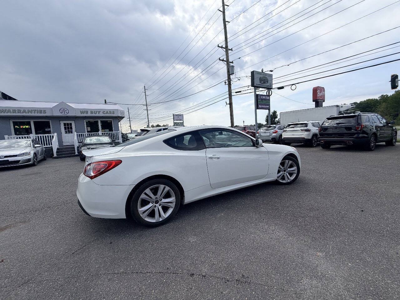 Used 2010 Hyundai Genesis 2.0T RWD image 10