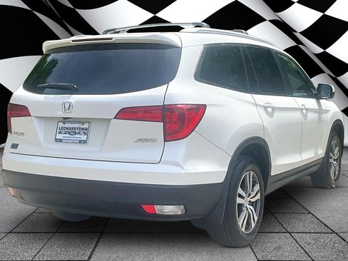 Used 2017 Honda Pilot EX image 2