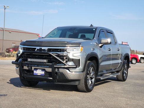 Used 2023 Chevrolet Silverado 1500 LT AWD/4WD image 3