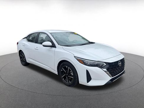 Used 2025 Nissan Sentra SV image 1