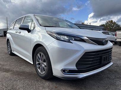 Used 2023 Toyota Sienna XLE