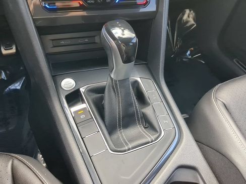 Certified 2022 Volkswagen Tiguan SE R-Line FWD image 26