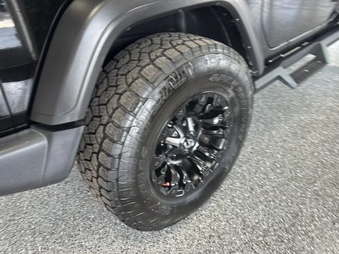 Used 2019 Jeep Wrangler Sport AWD/4WD image 39