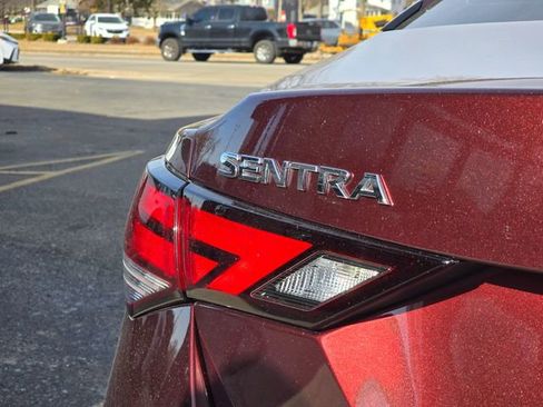 Used 2022 Nissan Sentra SV w/ SV Premium Package image 11