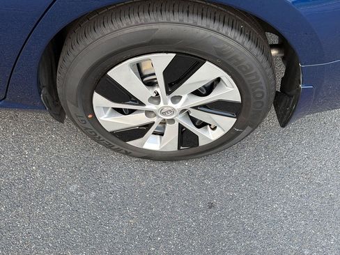 Used 2024 Nissan Altima 2.5 S FWD image 36