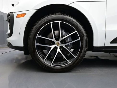 Certified 2025 Porsche Macan AWD/4WD image 6