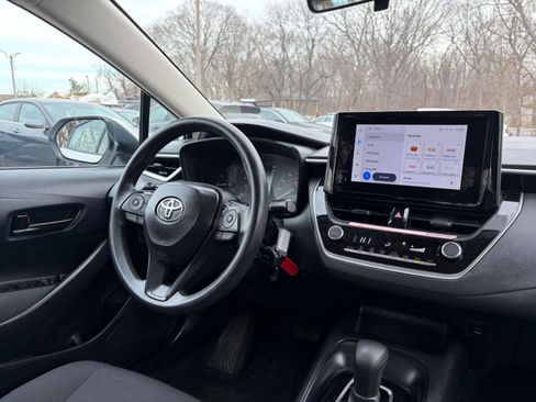 Used 2025 Toyota Corolla LE image 32