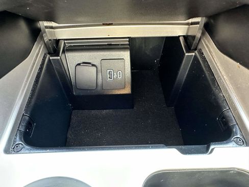 Used 2022 Ford Explorer XLT w/ Equipment Group 202A image 26