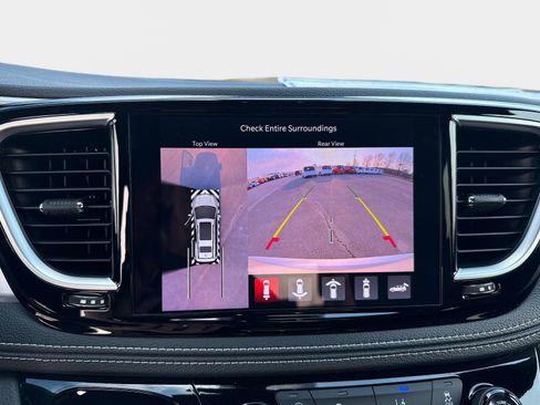 New 2026 Chrysler Pacifica Limited AWD/4WD image 24