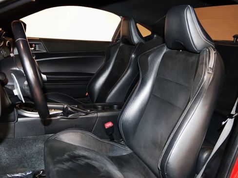 Used 2020 Toyota 86 RWD image 37