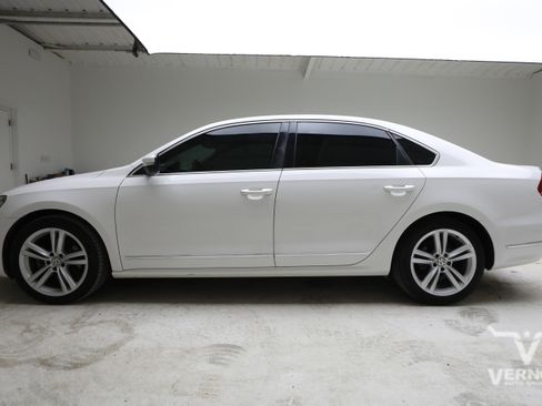 Used 2013 Volkswagen Passat TDI SEL Premium FWD image 2