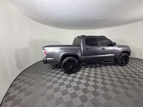 Used 2022 Toyota Tacoma TRD Sport w/ Technology Package image 6