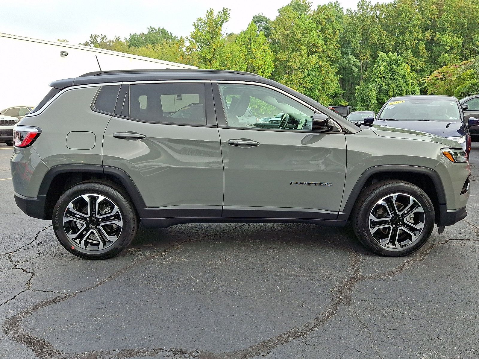 Certified 2022 Jeep Compass Limited w/ Sun and Sound Group AWD/4WD image 7