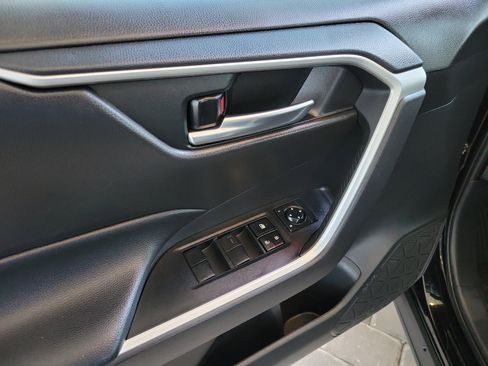 Used 2021 Toyota RAV4 XLE image 11