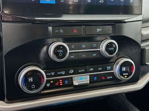 Used 2024 Ford Expedition Max XLT image 24