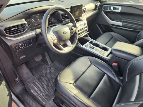 Used 2023 Ford Explorer XLT w/ Equipment Group 202A RWD image 8